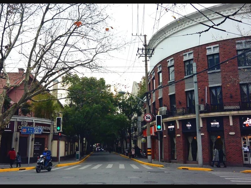 上海愚园路百年老洋房梧桐树 跨界美学街区