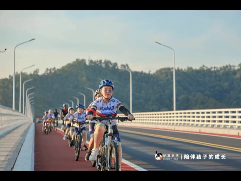 驴屋亲子游 大桥骑行实拍